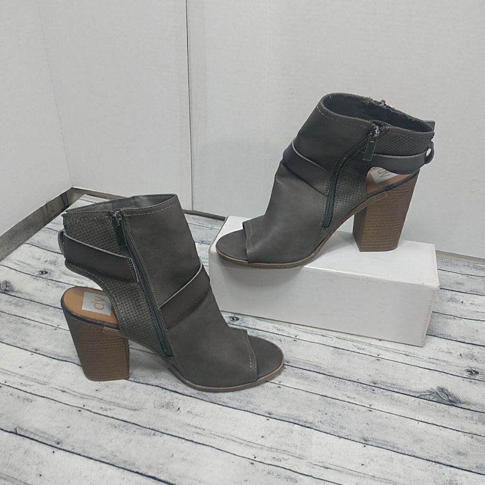 Women's SZ 11 DV Teisha Boots Dolce Vita Brown.